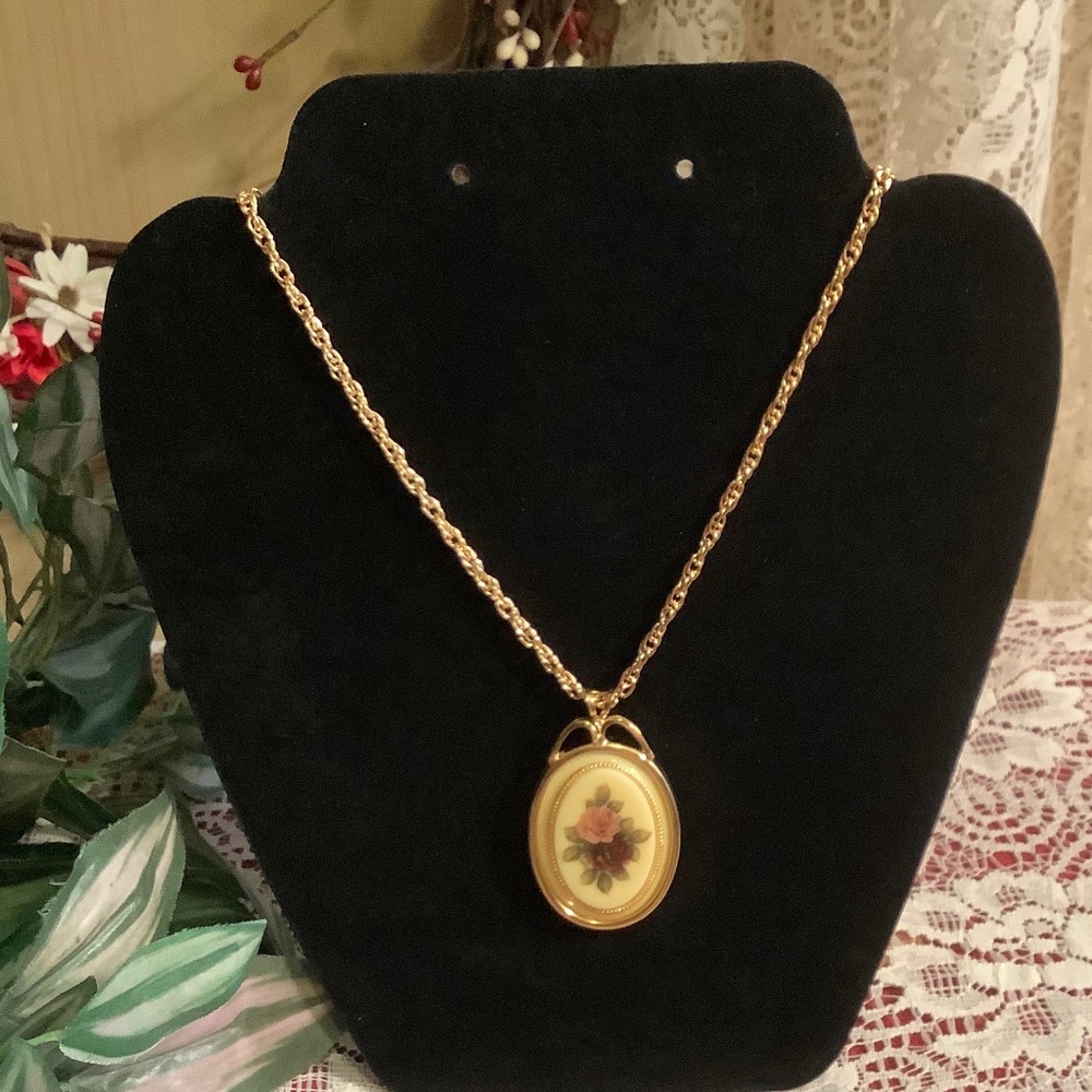 Vintage 1980 AVON long necklace cameo shape pendant ROSES gold tone chain